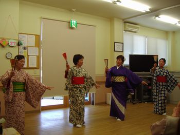 4月日本舞踊１.JPG